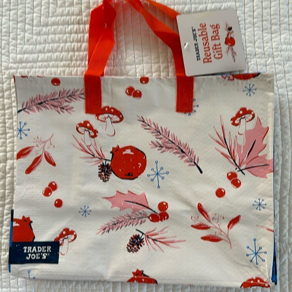 Trader Joe’s Reusable Holiday Gift Bag Mushrooms Holly Berries